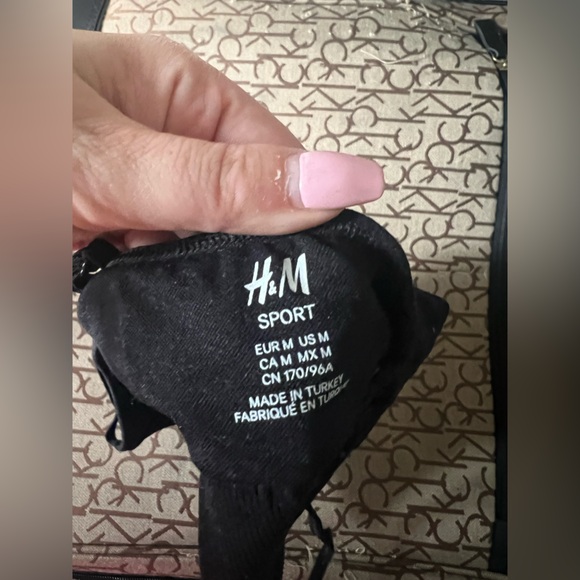 H&M Black Seamless Sports Bra Cropped Top - Picture 4 of 4